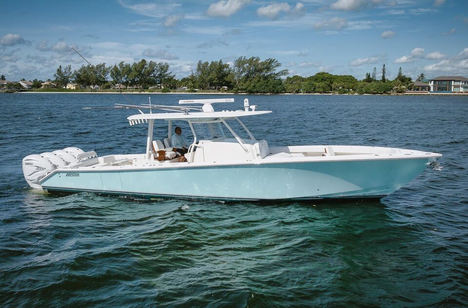 360 VR Virtual Tours of the 2019 Jupiter 43' Center Console