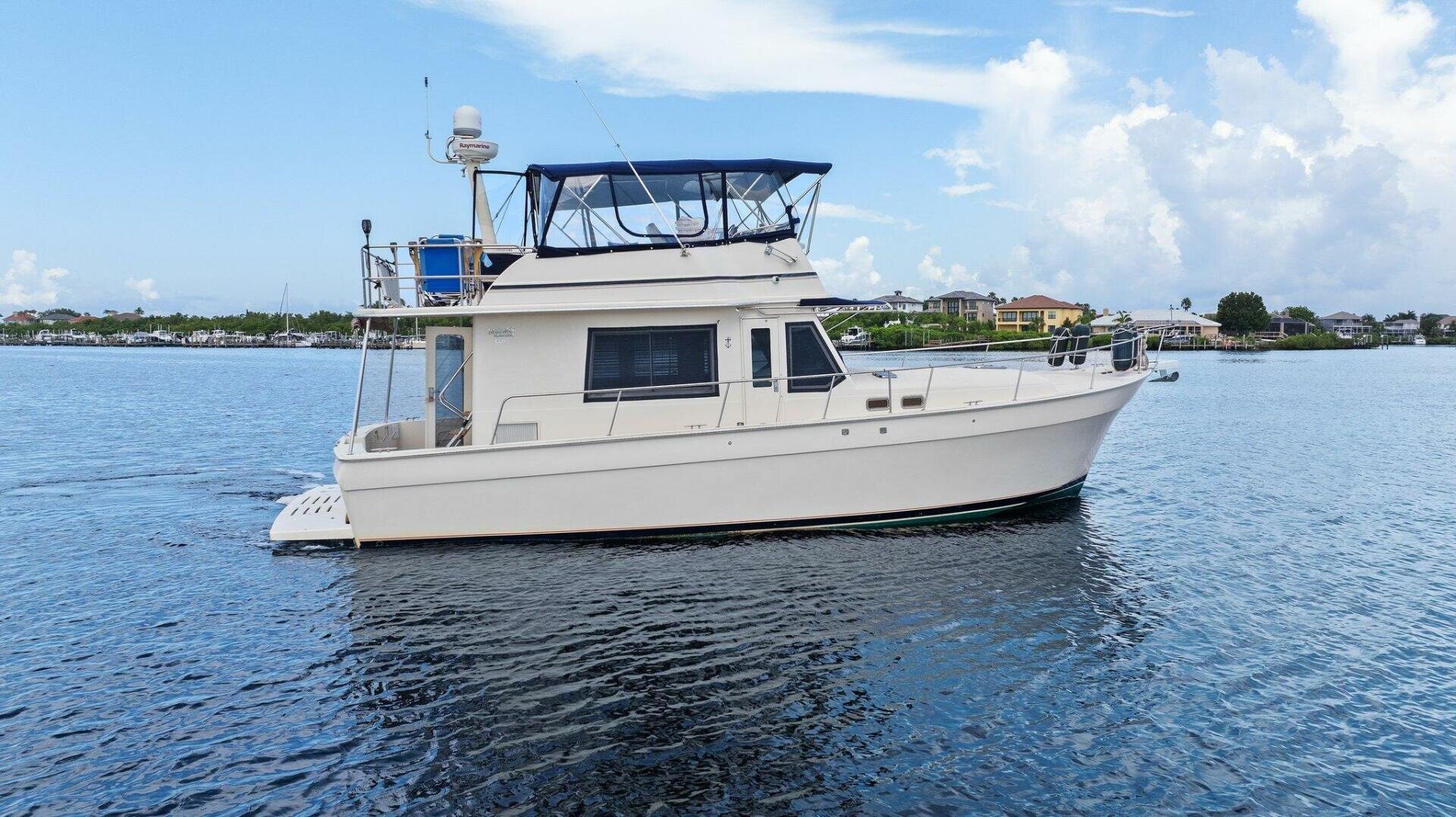 360 VR Virtual Tours of the 2006 Mainship 430 Trawler