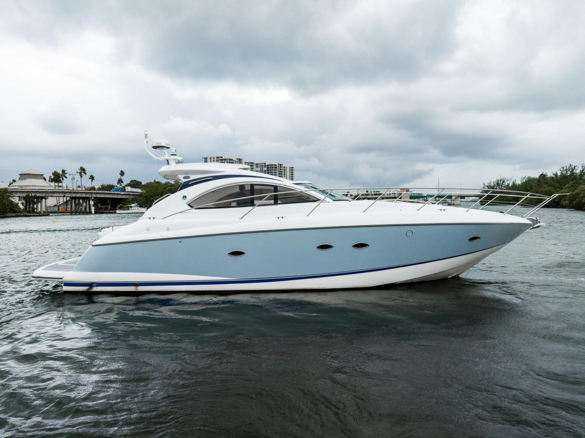 360 VR Virtual Tours of the 2008 Sunseeker 47' Portofino "Catmandu"