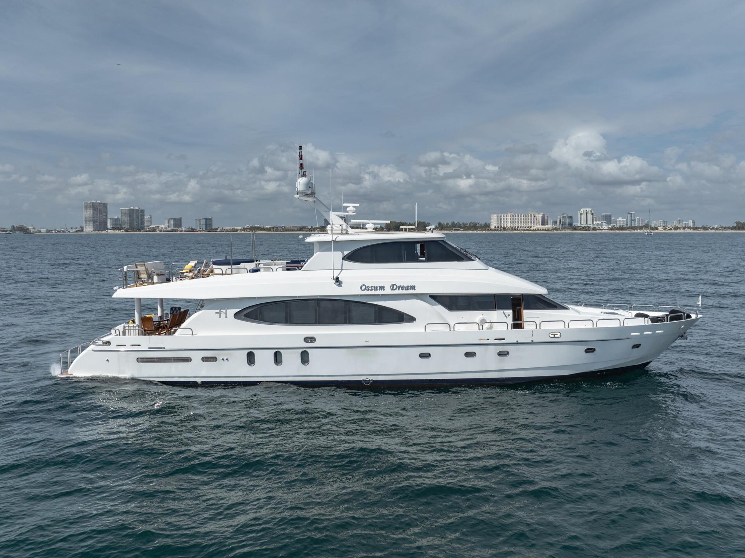 360 VR Virtual Tours of the 2005 Hargrave 96' Skylounge "Ossum Dream"