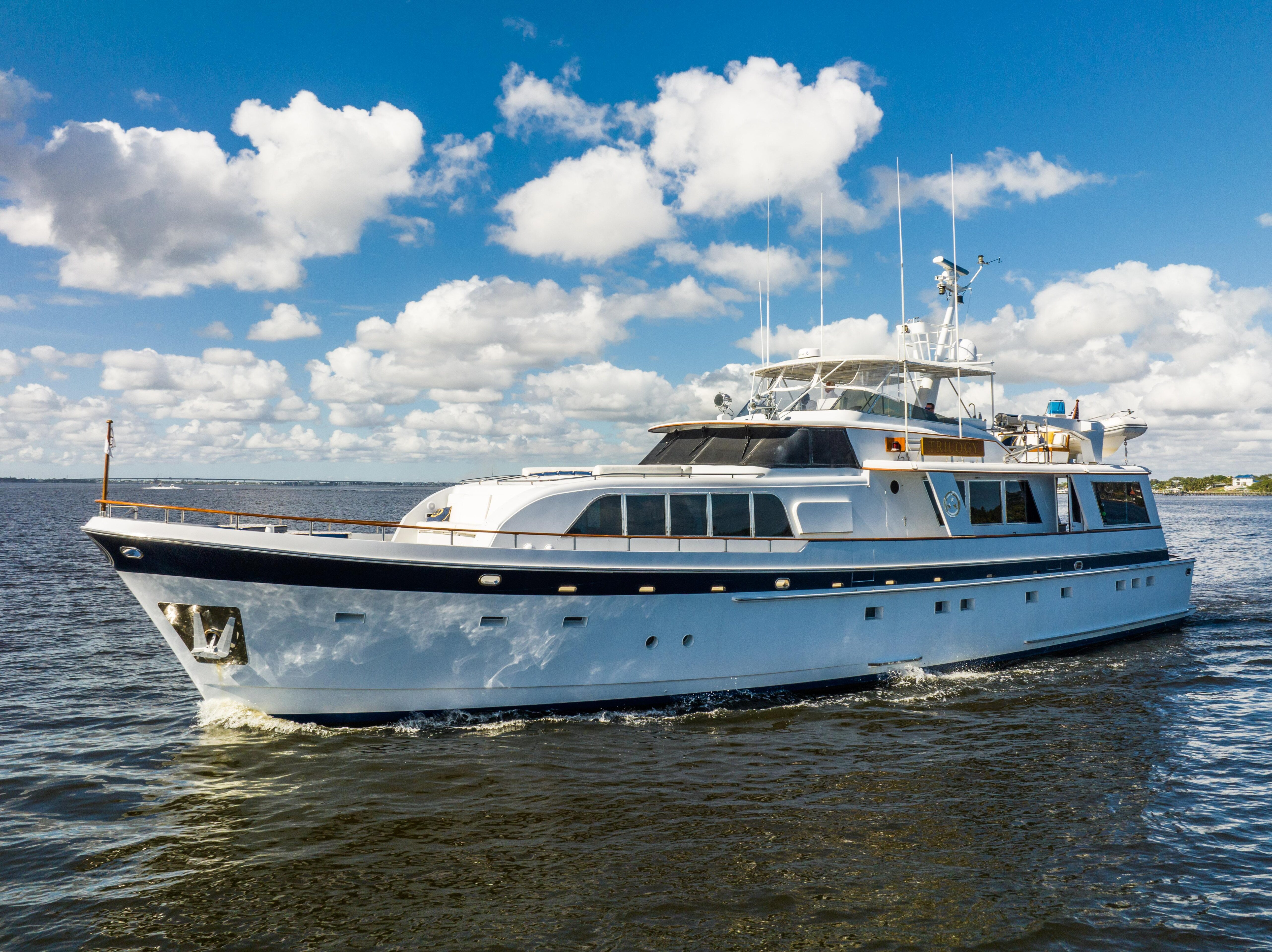 360 VR Virtual Tours of the 1985 Choey Lee 90’ Motor Yacht "Triology"