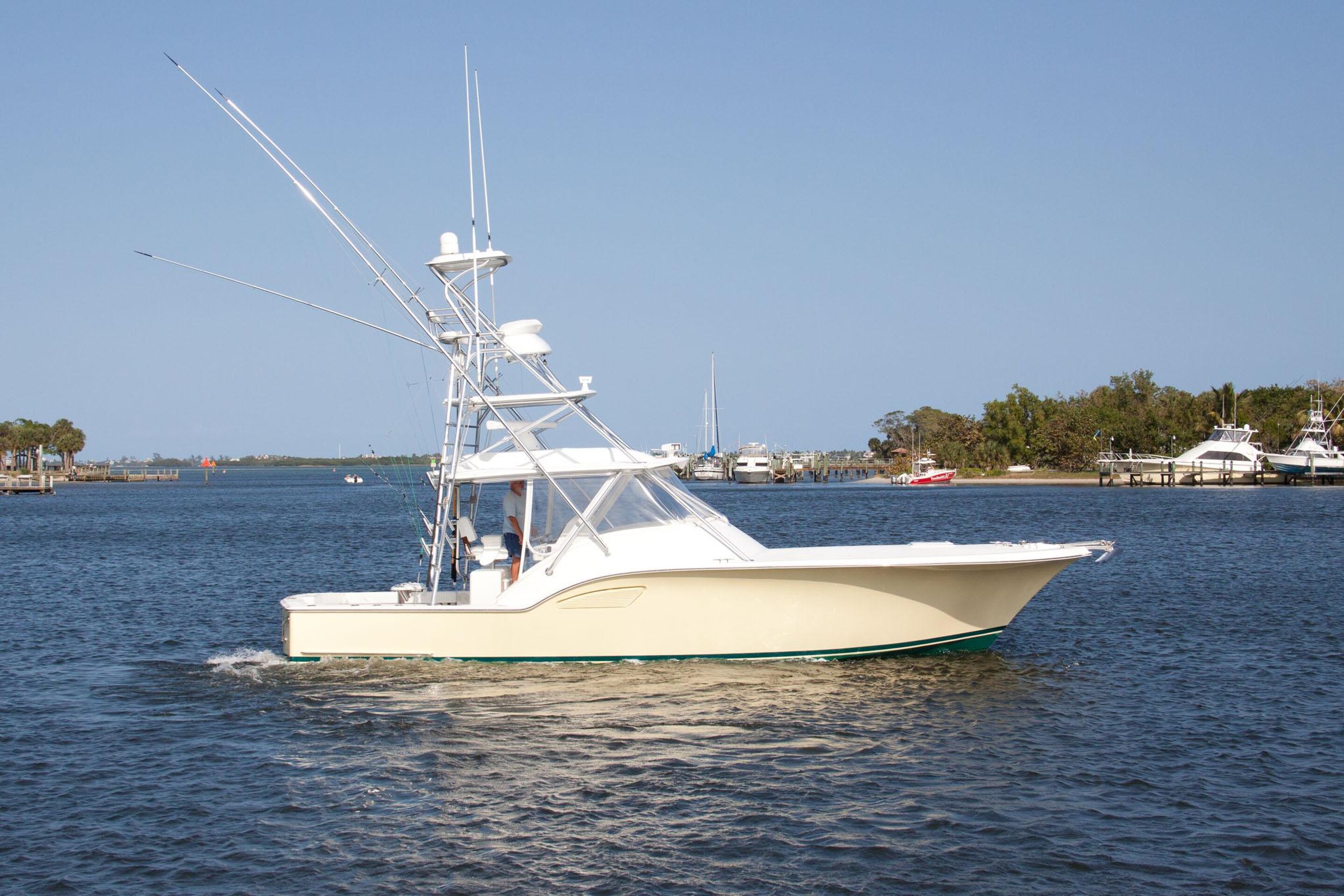 360 VR Virtual Tours of the 2009 Out Island 38' Custom Express